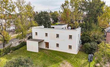 ALQUILER CASA  5 AMBIENTES  B. C. LA COLINA