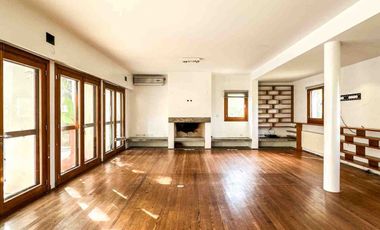 ALQUILER CASA  5 AMBIENTES  B. C. LA COLINA