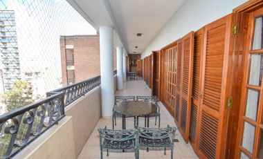 Piso de categoría frente a la plaza Constituyentes