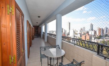 Piso de categoría frente a la plaza Constituyentes