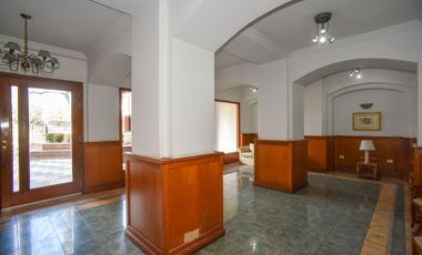 Piso de categoría frente a la plaza Constituyentes