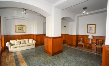 Piso de categoría frente a la plaza Constituyentes
