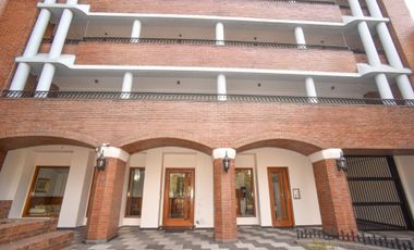 Piso de categoría frente a la plaza Constituyentes
