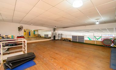 VENTA GRAN LOCAL COMERCIAL MODERNO Y CENTRICO
