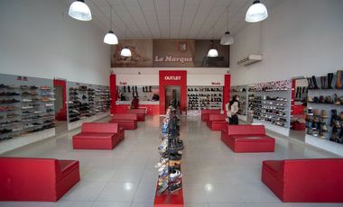 VENTA GRAN LOCAL COMERCIAL MODERNO Y CENTRICO