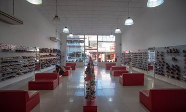 VENTA GRAN LOCAL COMERCIAL MODERNO Y CENTRICO