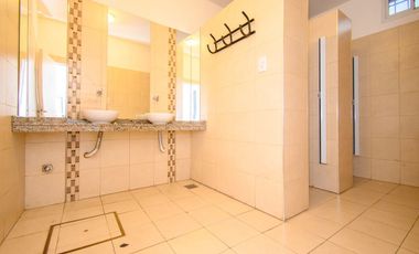 VENTA GRAN LOCAL COMERCIAL MODERNO Y CENTRICO
