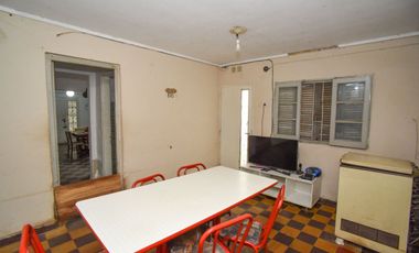 VENTA CASA 2 DORMITORIOS Y DPTO 1 DORMITORIO