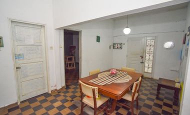 VENTA CASA 2 DORMITORIOS Y DPTO 1 DORMITORIO