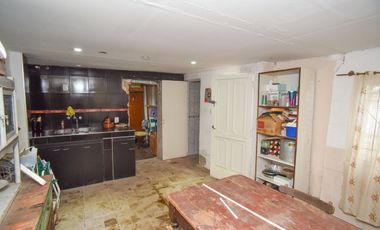VENTA CASA 2 DORMITORIOS Y DPTO 1 DORMITORIO