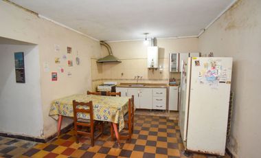 VENTA CASA 2 DORMITORIOS Y DPTO 1 DORMITORIO