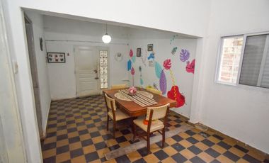 VENTA CASA 2 DORMITORIOS Y DPTO 1 DORMITORIO