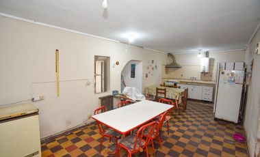 VENTA CASA 2 DORMITORIOS Y DPTO 1 DORMITORIO