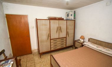 VENTA CASA 2 DORMITORIOS Y DPTO 1 DORMITORIO