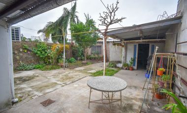VENTA CASA 2 DORMITORIOS Y DPTO 1 DORMITORIO