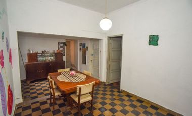 VENTA CASA 2 DORMITORIOS Y DPTO 1 DORMITORIO