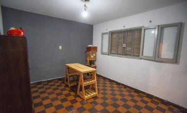 VENTA CASA 2 DORMITORIOS Y DPTO 1 DORMITORIO