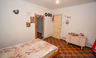VENTA CASA 2 DORMITORIOS Y DPTO 1 DORMITORIO