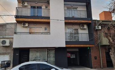 Dpto amplio a la venta al frente 1 Dorm y cochera