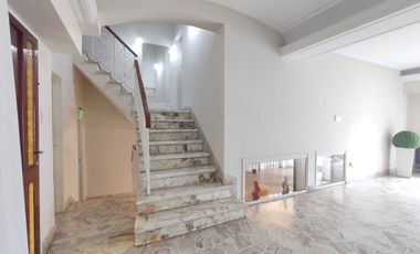 VENTA CASA 6 AMBIENTES C/JARDIN Y COCH RAMOS MEJIA
