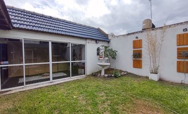 VENTA CASA 6 AMBIENTES C/JARDIN Y COCH RAMOS MEJIA
