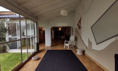 VENTA CASA 6 AMBIENTES C/JARDIN Y COCH RAMOS MEJIA