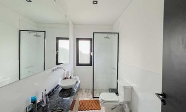 VENTA CASA DE 4 AMBIENTE EN BARRIO SAN SEBASTIAN
