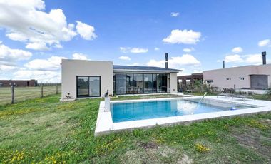 VENTA CASA DE 4 AMBIENTE EN BARRIO SAN SEBASTIAN