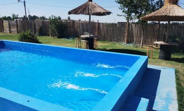 Casa de 2 dormitorio con pileta y quincho. Pocito