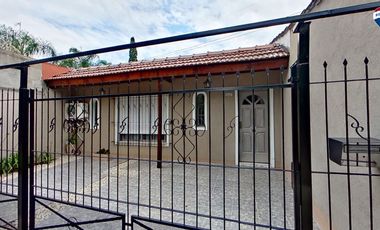 Casa 4 ambientes en Morón sur/apto crédito