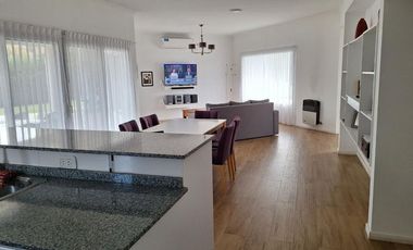 VENTA/CASA/4 AMB./PILETA/ARROYO DULCE/LUJAN