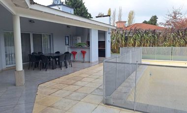 VENTA/CASA/4 AMB./PILETA/ARROYO DULCE/LUJAN