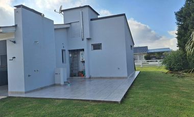 VENTA/CASA/4 AMB./PILETA/ARROYO DULCE/LUJAN