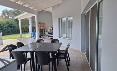 VENTA/CASA/4 AMB./PILETA/ARROYO DULCE/LUJAN