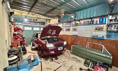 VENTA CASA 3 AMBIENTES CON COCHERA BURZACO