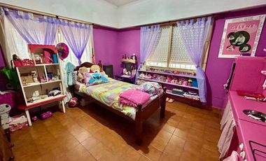 VENTA CASA 3 AMBIENTES CON COCHERA BURZACO