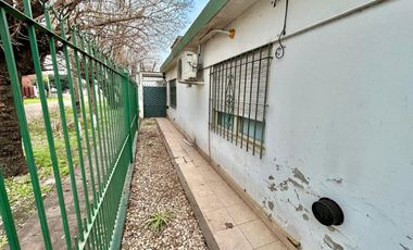 VENTA CASA 3 AMBIENTES CON COCHERA BURZACO