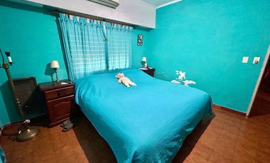 VENTA CASA 3 AMBIENTES CON COCHERA BURZACO