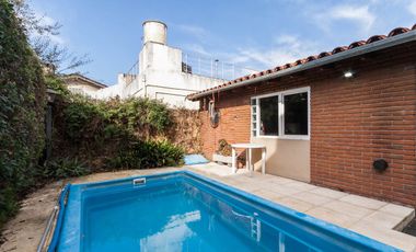 Casa 8 ambientes en venta Temperley Jardín Pileta