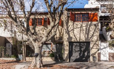 Casa 8 ambientes en venta Temperley Jardín Pileta