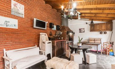 Casa 8 ambientes en venta Temperley Jardín Pileta
