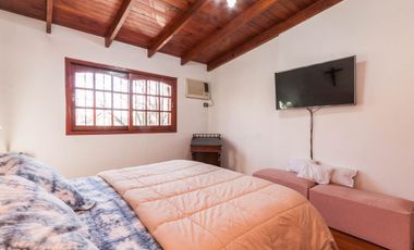 Casa 8 ambientes en venta Temperley Jardín Pileta