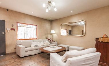 Casa 8 ambientes en venta Temperley Jardín Pileta