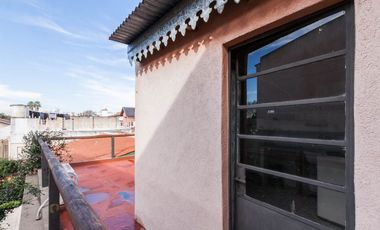 Casa 8 ambientes en venta Temperley Jardín Pileta