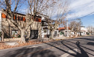 Casa 8 ambientes en venta Temperley Jardín Pileta
