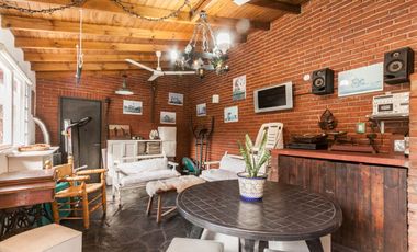 Casa 8 ambientes en venta Temperley Jardín Pileta