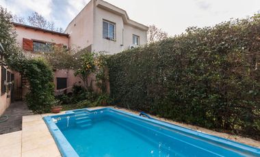 Casa 8 ambientes en venta Temperley Jardín Pileta