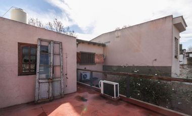 Casa 8 ambientes en venta Temperley Jardín Pileta