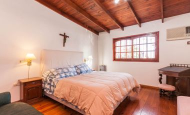 Casa 8 ambientes en venta Temperley Jardín Pileta