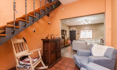 Casa 8 ambientes en venta Temperley Jardín Pileta